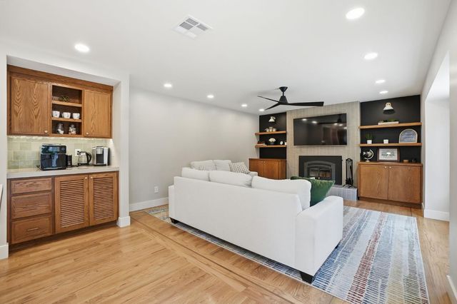 909 Opal Ln, Ripon, CA 95366