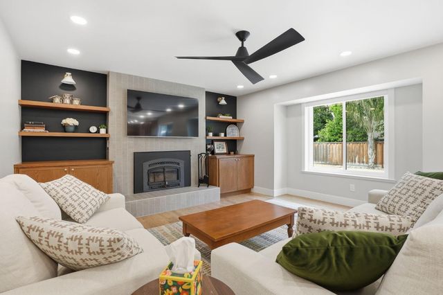909 Opal Ln, Ripon, CA 95366