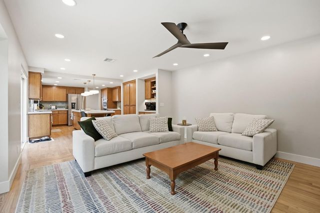 909 Opal Ln, Ripon, CA 95366