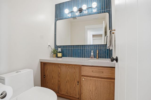 909 Opal Ln, Ripon, CA 95366