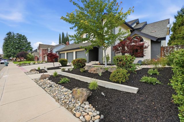 909 Opal Ln, Ripon, CA 95366