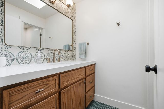 909 Opal Ln, Ripon, CA 95366