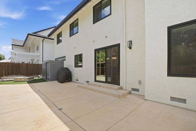 909 Opal Ln, Ripon, CA 95366