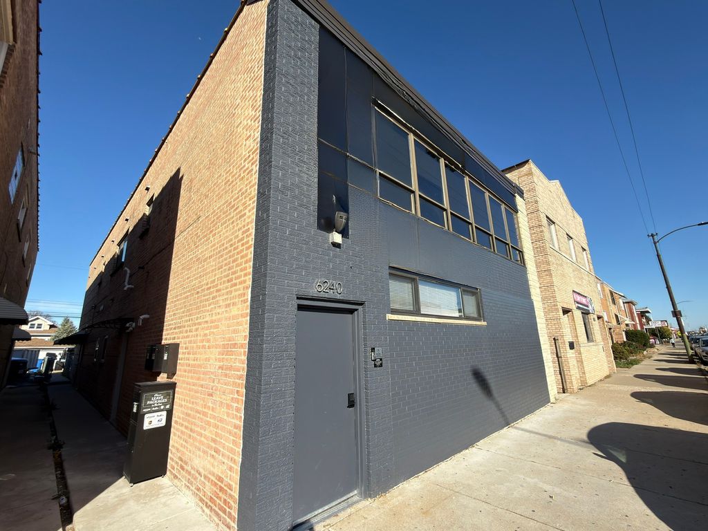 6240 W Belmont Avenue 101, Chicago, IL 60634