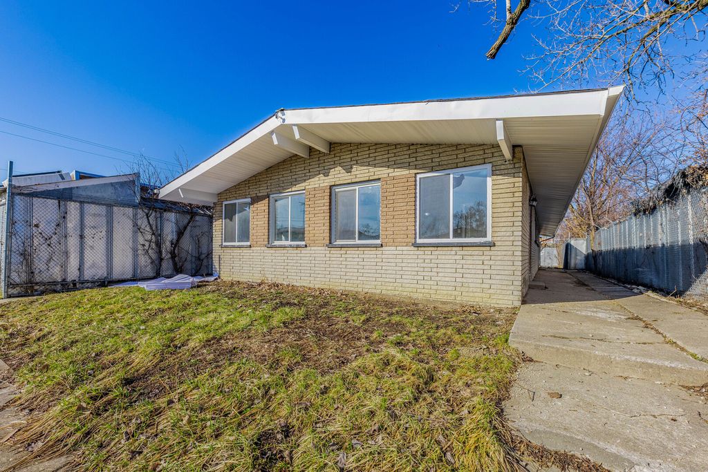 15334 Hoyne Avenue, Harvey, IL 60426