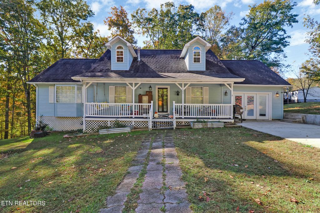 820 Sandcut Rd, Oneida, TN 37841