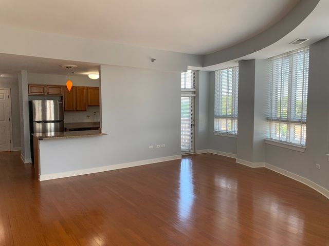 6000 N Cicero Avenue 311, Chicago, IL 60646