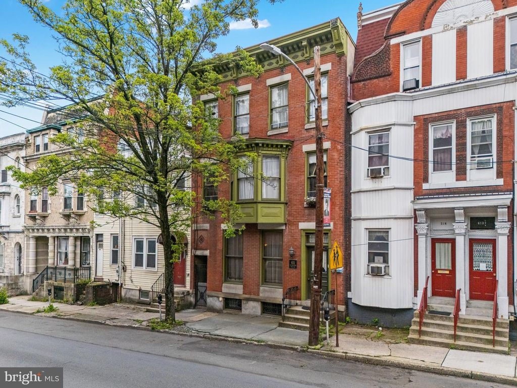611 W MARKET ST, Pottsville, PA 17901