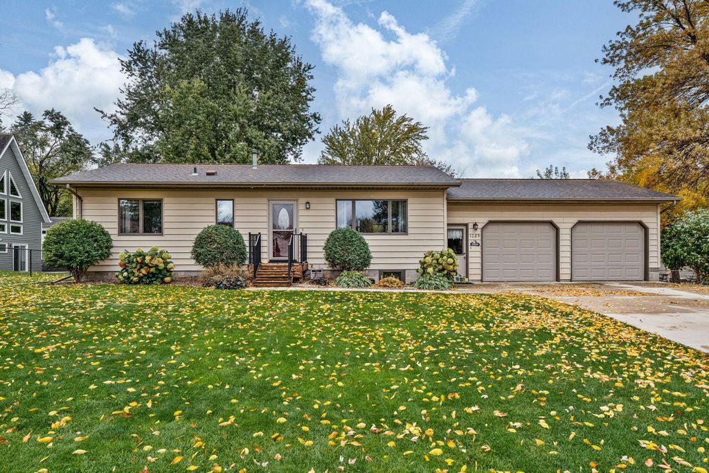 1085 Robert Place SW, Owatonna, MN 55060 — exterior