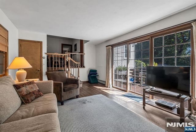 32 Mulder Lane, Midland Park, NJ 07432