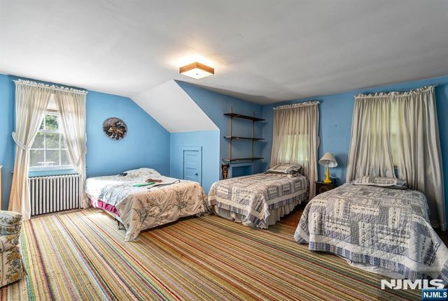 32 Mulder Lane, Midland Park, NJ 07432