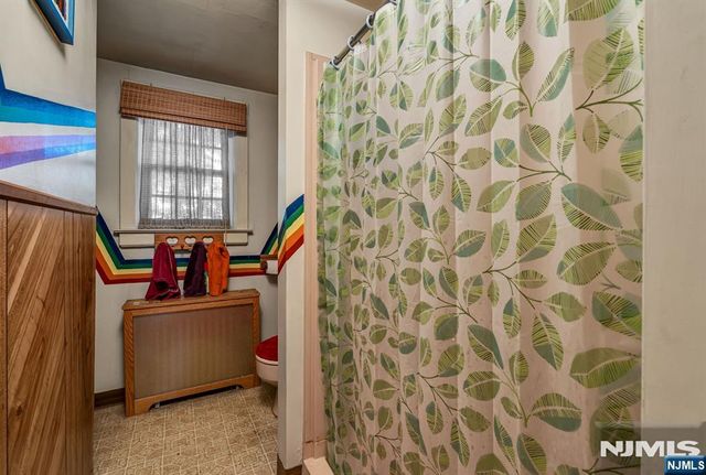 32 Mulder Lane, Midland Park, NJ 07432