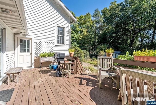 32 Mulder Lane, Midland Park, NJ 07432