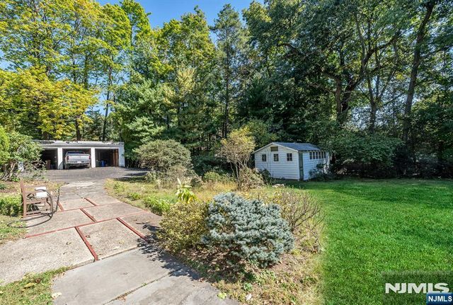 32 Mulder Lane, Midland Park, NJ 07432