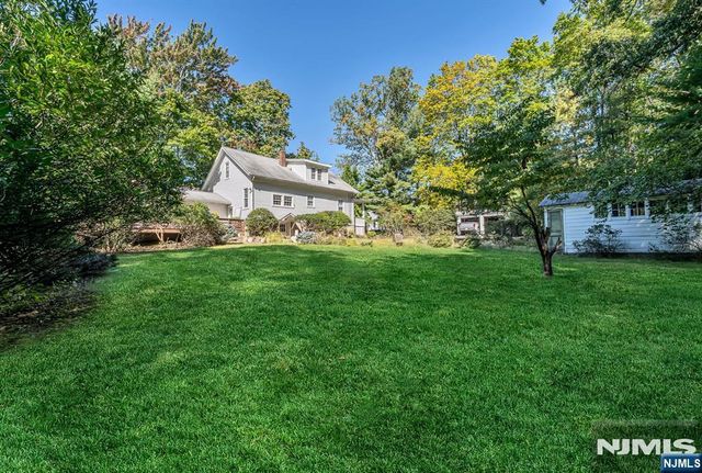 32 Mulder Lane, Midland Park, NJ 07432