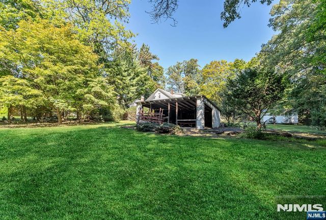32 Mulder Lane, Midland Park, NJ 07432