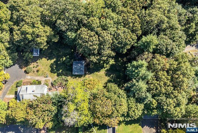 32 Mulder Lane, Midland Park, NJ 07432