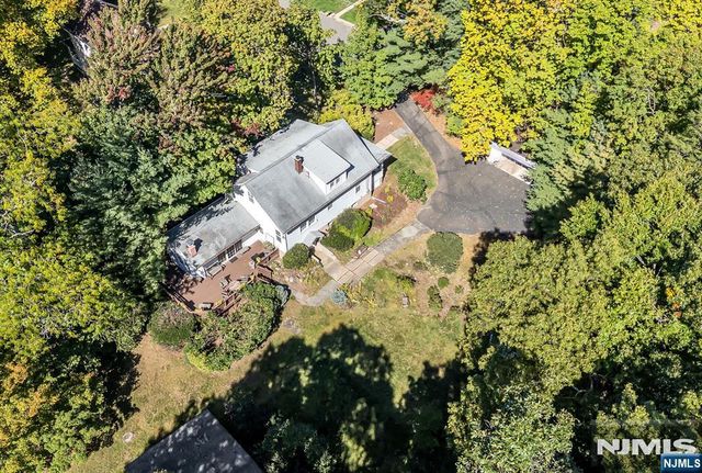 32 Mulder Lane, Midland Park, NJ 07432