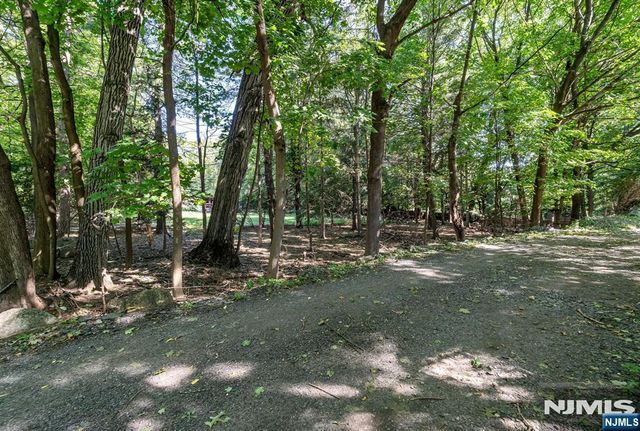 32 Mulder Lane, Midland Park, NJ 07432