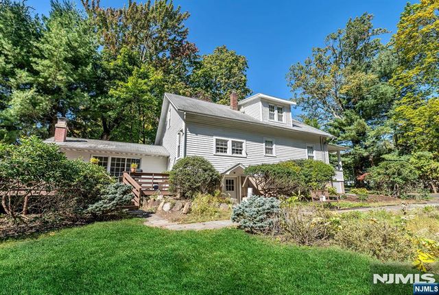 32 Mulder Lane, Midland Park, NJ 07432