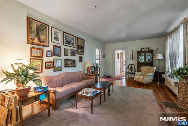 32 Mulder Lane, Midland Park, NJ 07432