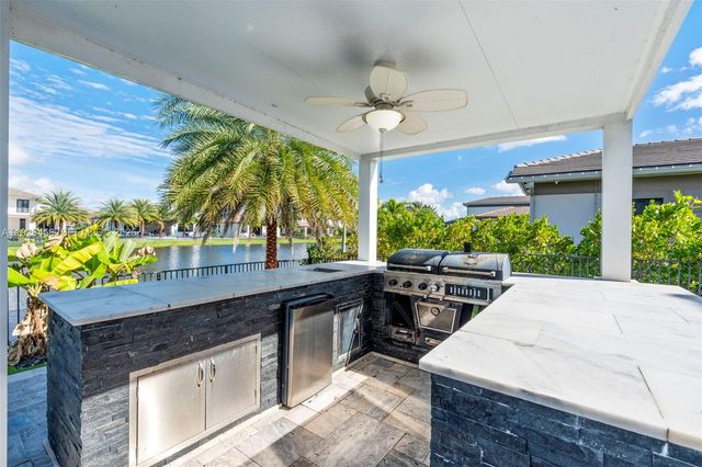 10915 Moore Dr, Parkland, FL 33076