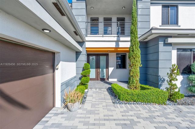 10915 Moore Dr, Parkland, FL 33076