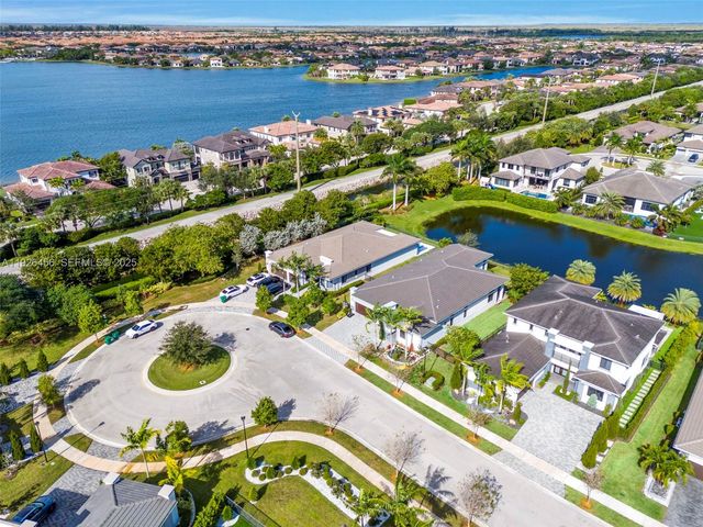 10915 Moore Dr, Parkland, FL 33076