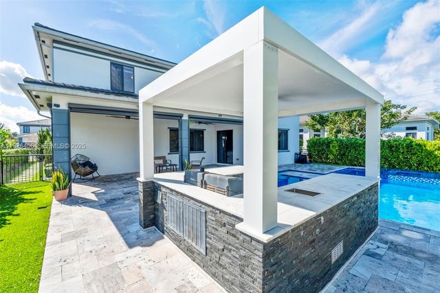 10915 Moore Dr, Parkland, FL 33076