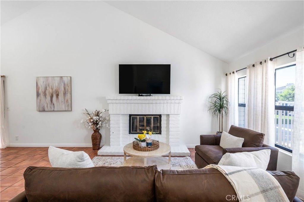 Image 4 of property listing at 492 E Yale Loop, Irvine, CA 92614