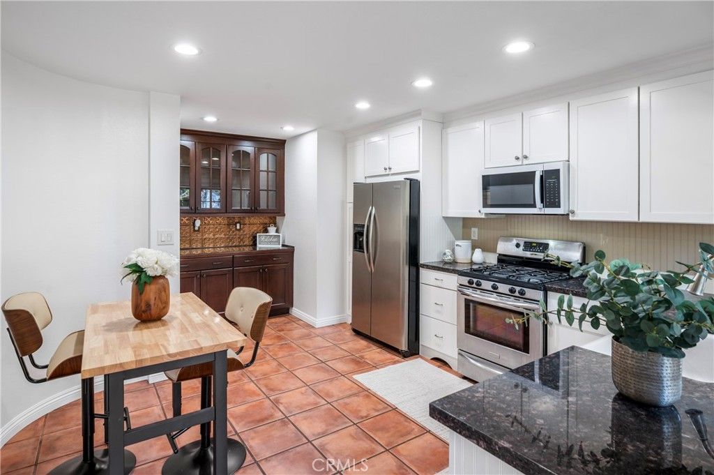Image 7 of property listing at 492 E Yale Loop, Irvine, CA 92614