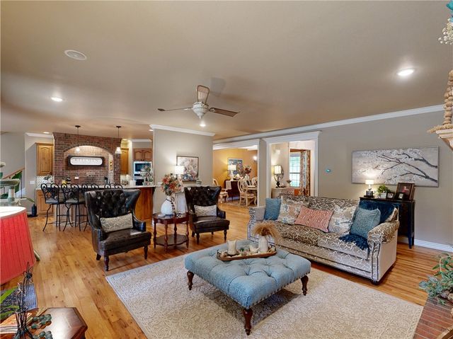 2305 E Whispering Oaks Lane, Fayetteville, AR 72701