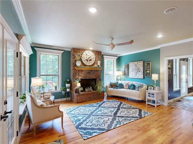 2305 E Whispering Oaks Lane, Fayetteville, AR 72701