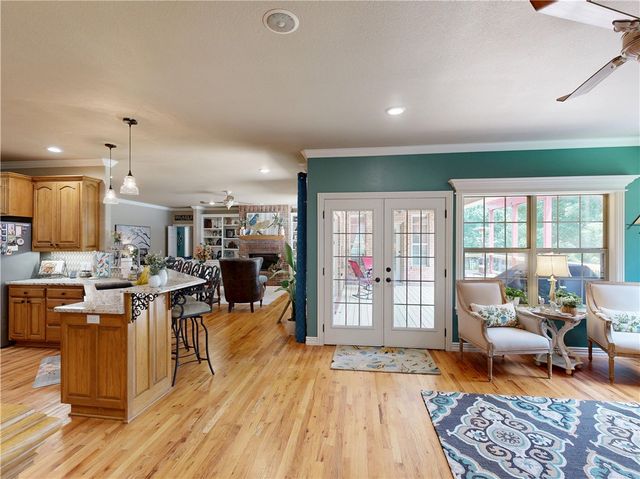 2305 E Whispering Oaks Lane, Fayetteville, AR 72701
