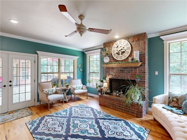2305 E Whispering Oaks Lane, Fayetteville, AR 72701