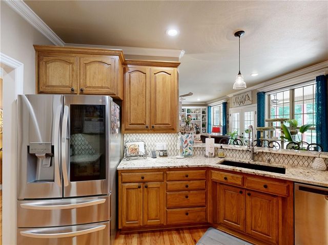 2305 E Whispering Oaks Lane, Fayetteville, AR 72701