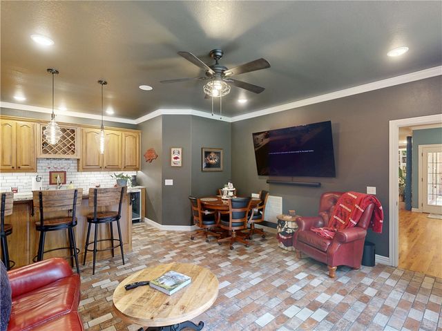 2305 E Whispering Oaks Lane, Fayetteville, AR 72701