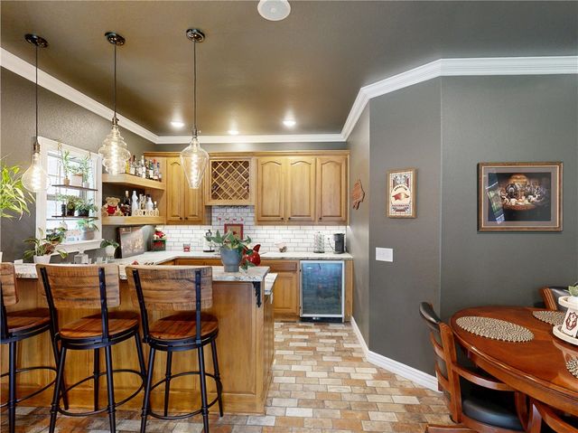 2305 E Whispering Oaks Lane, Fayetteville, AR 72701