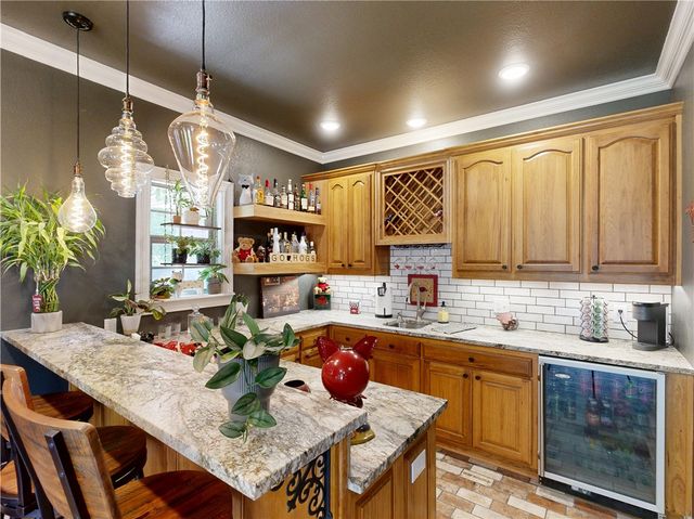 2305 E Whispering Oaks Lane, Fayetteville, AR 72701
