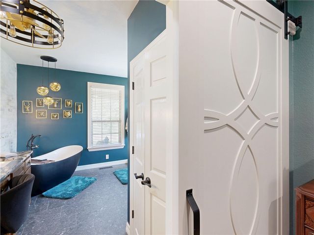 2305 E Whispering Oaks Lane, Fayetteville, AR 72701