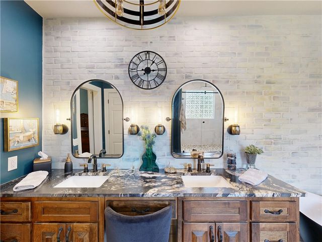2305 E Whispering Oaks Lane, Fayetteville, AR 72701