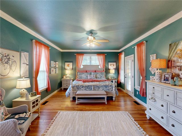 2305 E Whispering Oaks Lane, Fayetteville, AR 72701