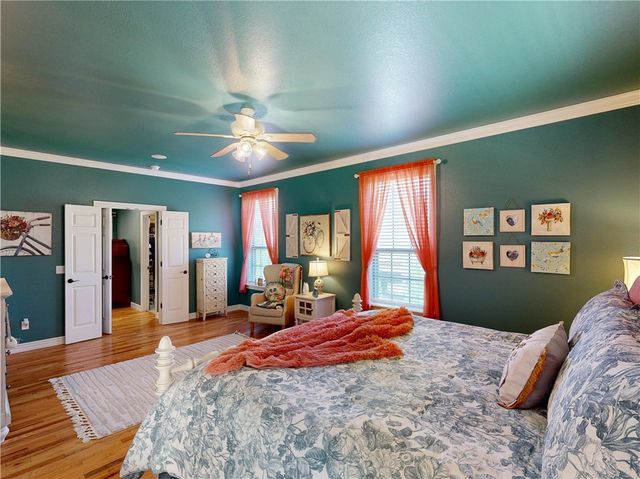 2305 E Whispering Oaks Lane, Fayetteville, AR 72701