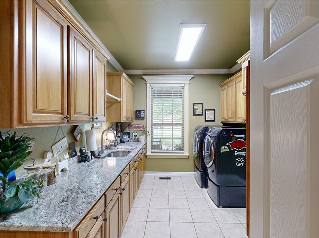 2305 E Whispering Oaks Lane, Fayetteville, AR 72701