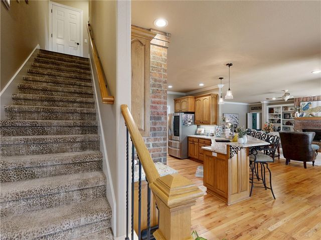 2305 E Whispering Oaks Lane, Fayetteville, AR 72701