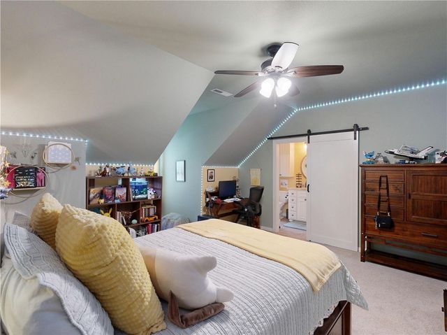 2305 E Whispering Oaks Lane, Fayetteville, AR 72701