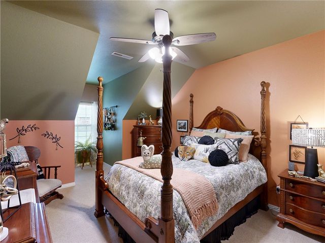 2305 E Whispering Oaks Lane, Fayetteville, AR 72701