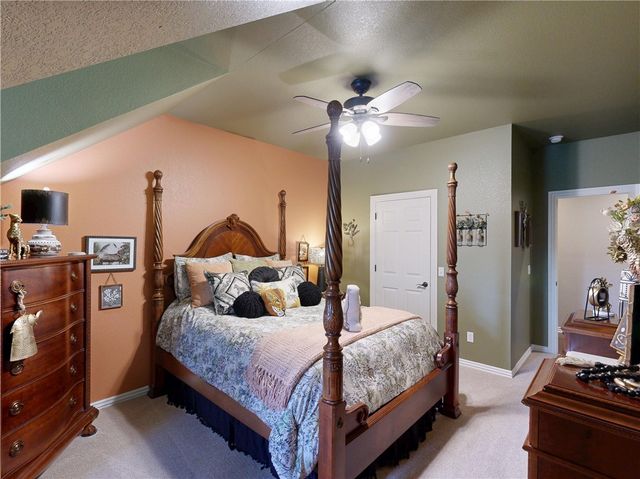 2305 E Whispering Oaks Lane, Fayetteville, AR 72701