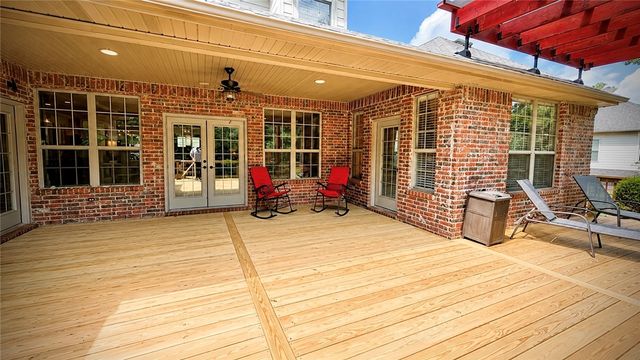 2305 E Whispering Oaks Lane, Fayetteville, AR 72701
