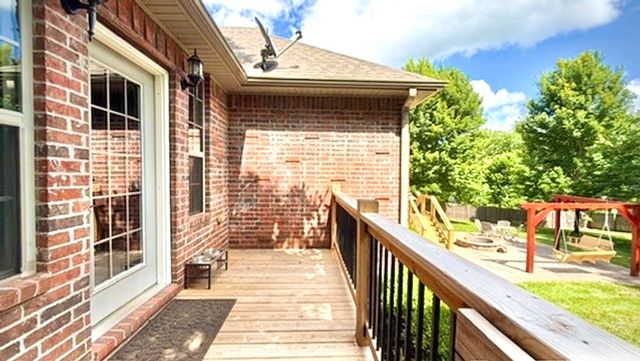 2305 E Whispering Oaks Lane, Fayetteville, AR 72701